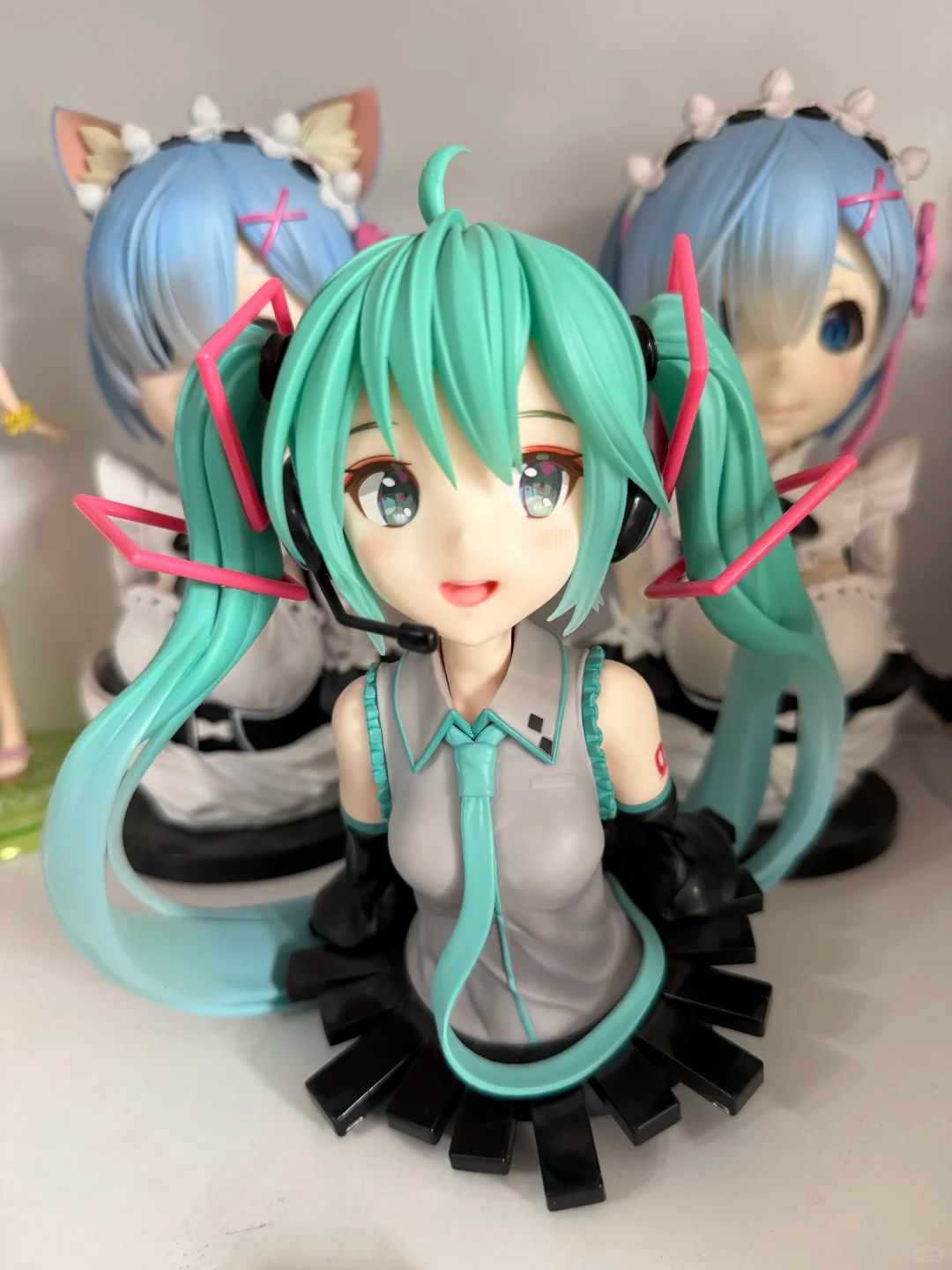 Anime Virtual Idol Hatsune Mik - Home Office Romance Manga 评论和价格