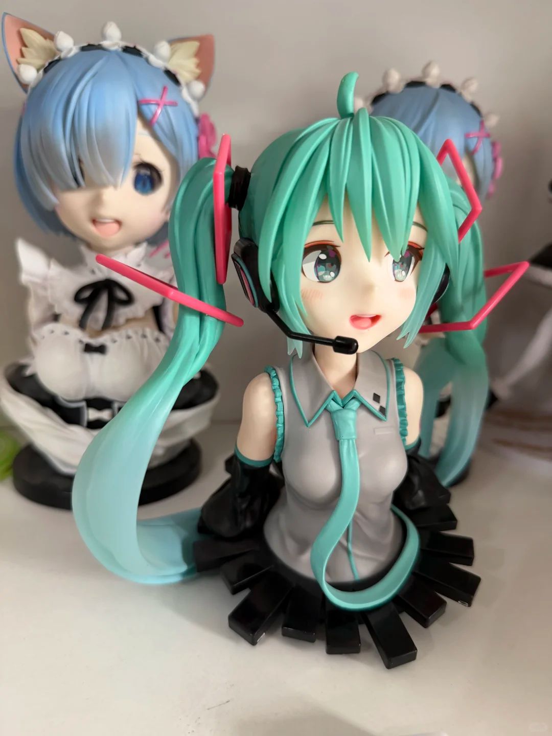 Anime Virtual Idol Hatsune Mik - Home Office Romance Manga 评论和价格